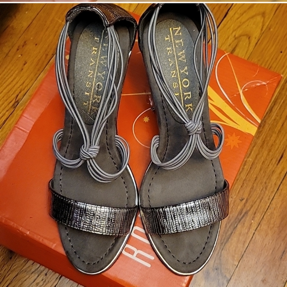 New York Transit Women' Silver/Black Strappy Wedge Sandals SZ 9M